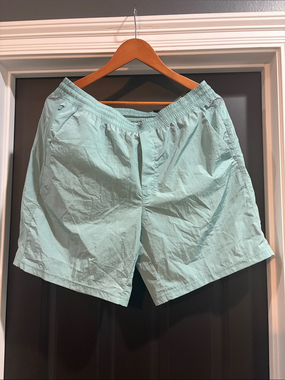 Men’s Athletic Elastic-Waist Shorts in Light Mint